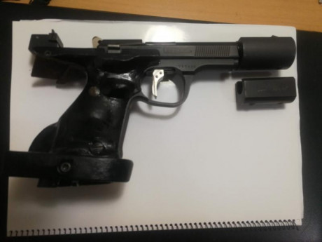 Vendo pistola Unique calibre 22, con 2 cargadores, estuche original y 2 contrapesos originales.
Precio: 00