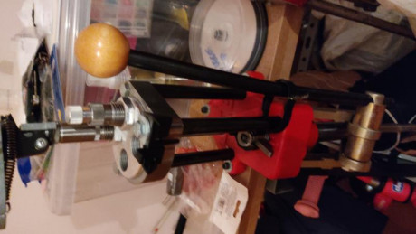 Vendo turret press 4 posiciones con empistonador( el que lleva bandeja) y dosificador con micrometrico. 01