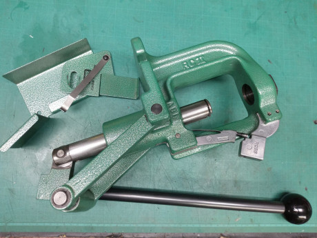  VENDIDA prensa R.C.B.S Rock Chucker II .Años 80/90. Nueva a estrenar.
Incluye accesorios recoge balas 01