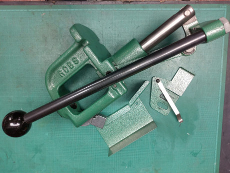  VENDIDA prensa R.C.B.S Rock Chucker II .Años 80/90. Nueva a estrenar.
Incluye accesorios recoge balas 00