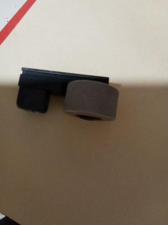 Se vende este juego de anillos transparente con muy poco uso y aros metálicos para miras abiertas de la 20