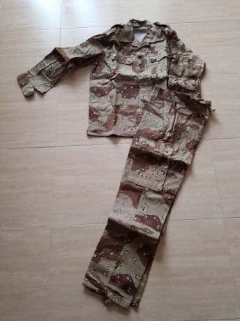 Uniforme arído pixelado desierto. Nuevo. Talla 3N

30 euros más envío certificado 00