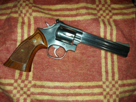 Buenas compañeros,

Un muy buen compañero del club me pide que ponga a la venta su revolver smith wesson 00