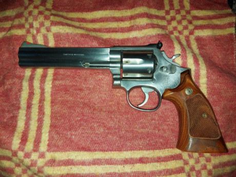 Buenas compañeros,

Un muy buen compañero del club me pide que ponga a la venta su revolver smith wesson 10