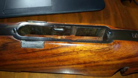 Vendo este rifle, fabricado en Namur, Belgica. Cerrojo tipo M98 afinado, con cañón de 56 cm.
Disparador 101
