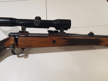 Hola a to2, vendo rifle Sako de cerrojo calibre 300wm, lleva bases/monturas Shuler y visor Zeiss de 1,5 11