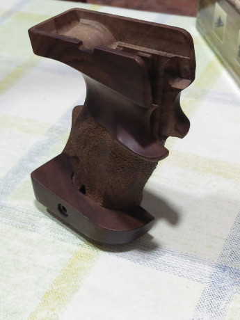 Se venden cachas originales,de nogal, para pistola Hammerli 280 IMG-20220517-WA0019.jpg  
Precio: 80 euros 00