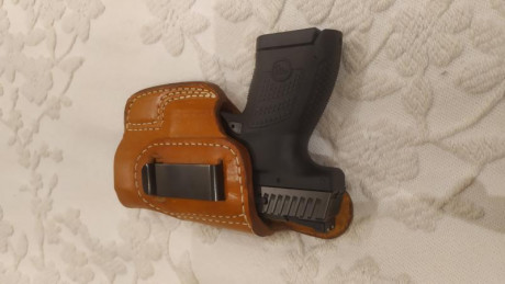 Vendo funda de cuero marrón de alta calidad para portar arma por el interior del pantalon con sujeción 01