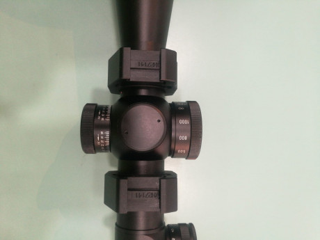 Hola.

Un amigo vende un Schmidt & Bender 5-25x56 PM II con monturas Vortex Precision PMR  . 
Retícula 10