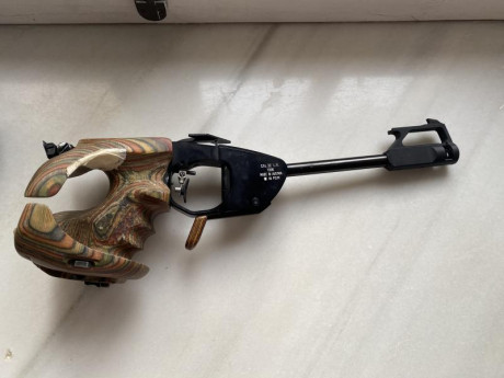 Vendo Steyer de Libre excelente estado , muchísima precisión, empuñadura adaptable completa incluido do 02