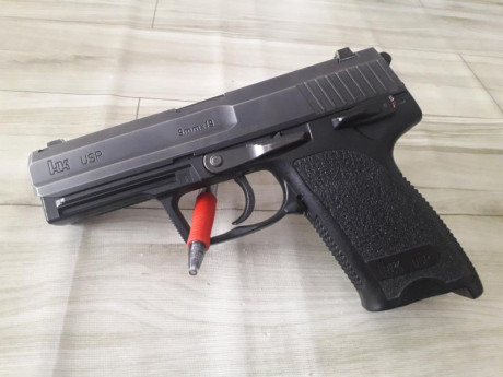 Vendo HK USP, calibre 9 mm. Buen estado, 250 euros más portes. 01