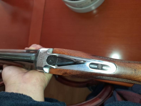 Vendo superpuesta F.Sarriugarte calibre 12 ,modelo de caza ,3 y 1 estrellas,el estado es impecable ,tiene 02
