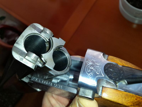 Vendo superpuesta F.Sarriugarte calibre 12 ,modelo de caza ,3 y 1 estrellas,el estado es impecable ,tiene 00