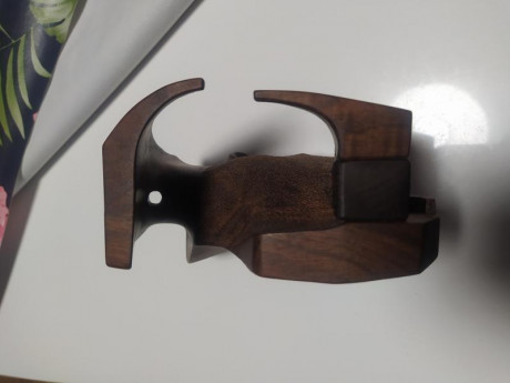 Vendo cacha rink para pistola libre Morini nueva a estrenar talla XL precio 200€. 02