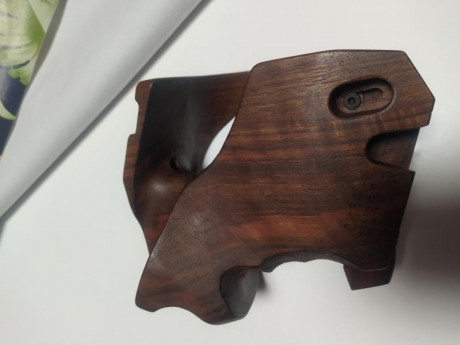 Vendo cacha rink para pistola libre Morini nueva a estrenar talla XL precio 200€. 01