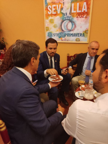 En que quedamos es comida basura o no.... Ya no sabe uno que comer..
 https://www.qhn.es/ahora-el-jamon-iberico-es-comida-basura-segun-el-ministro-garzon/ 00