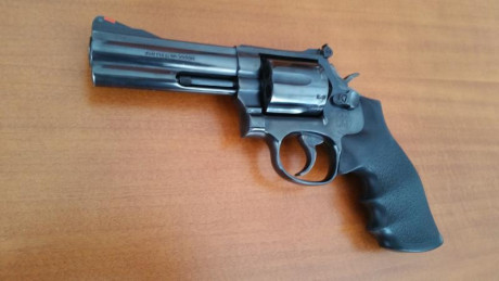 Vendo este magnífico revolver marca smith wesson modelo 586 en 4". Con cacha marca hogue. Muy poco 01