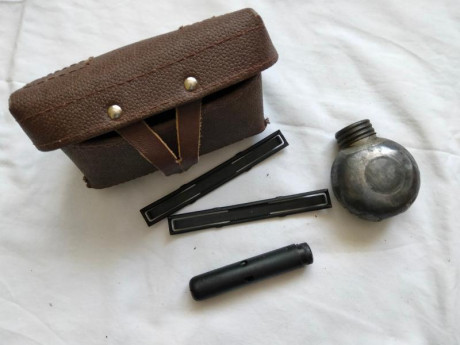 Hola , vaciando vitrinas vendo esta militaria Rusa 

Budionovka Rusa de lana años 30 Replica , 48 euros
Marmita 42