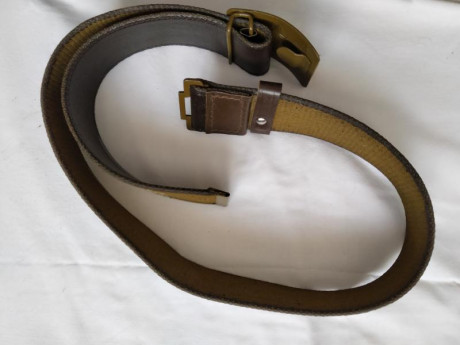Hola , vaciando vitrinas vendo esta militaria Rusa 

Budionovka Rusa de lana años 30 Replica , 48 euros
Marmita 50