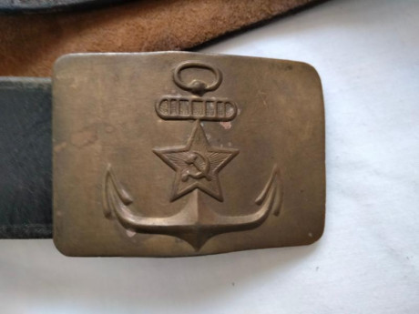 Hola , vaciando vitrinas vendo esta militaria Rusa 

Budionovka Rusa de lana años 30 Replica , 48 euros
Marmita 61