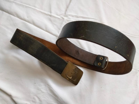 Hola , vaciando vitrinas vendo esta militaria Rusa 

Budionovka Rusa de lana años 30 Replica , 48 euros
Marmita 60