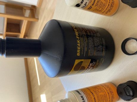 Aceite para armas Break Free CLP  
Limpia, lubrica y protege
Apto para todo tipo de superficies metálicas
Mil-Spec 01