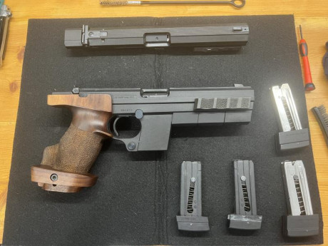 Buenas tarde se vende pistola Hammerli 280 de calibre 22 y kit del calibre 32, la pistola se encuentra 01