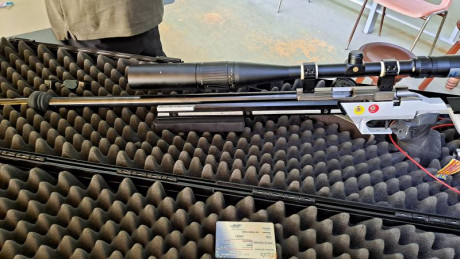 En venta Bushnell Elite 8-32x40 en perfecto estado y con complementos (parasol, monturas) el de toda la 10