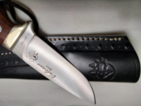 Vendo este cuchillo J&V volcano , nuevo  sin uso  , con su caja . Esta en Valencia y el precio 65€ 02