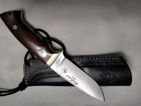 Vendo este cuchillo J&V volcano , nuevo  sin uso  , con su caja . Esta en Valencia y el precio 65€ 01