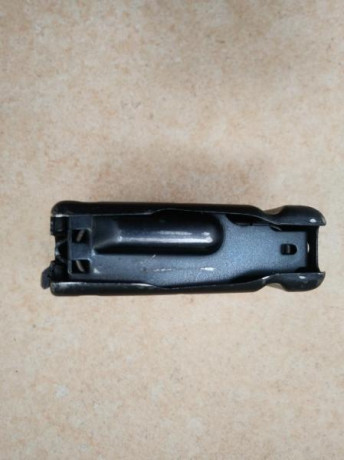 Hola, vendo cargador metálico original de 10 cartuchos para fusil Fal métrico. Está usado en muy buen 02