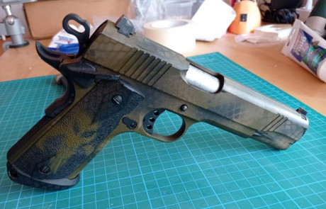 Se vende Norinco NP29 (1911 en 9mm):

Material Original:
- estuche, dos cargadores, baqueta, grips negros 10