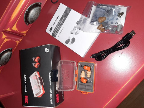 Buenas a todos,
Vendo estos tapones electrónicos marca PELTOR 3M,  con su caja original, libro instrucciones 00