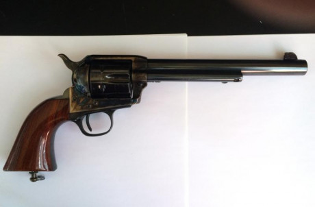Ya está vendido.Vendo (muy a mi pesar) revolver Uberti 45LC cañón 7,5 pulgadas.No voy a decir que está 22