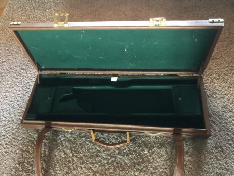 Vendo maletín antiguo para escopeta paralela. 200€. 12