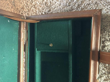 Vendo maletín antiguo para escopeta paralela. 200€. 11