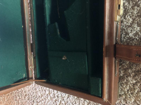 Vendo maletín antiguo para escopeta paralela. 200€. 10