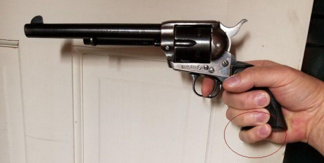 USUARIOS del Revolver UBERTI Cattleman .45 - Puesta a Tiro.

Buenos días,

Tengo una réplica UBERTI del 42