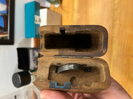 Buenos dias vendo funda-culata para pistola Mauser C96, la cual se encuentra en buen estado. Pido por 10