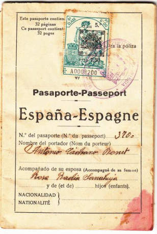  EN RECUERDO Y HOMENAJE A LOS QUE YA NO ESTÁN. 

Si pones en  GOOGLE    PASAPORTES EN LA MEMORIA   da 171