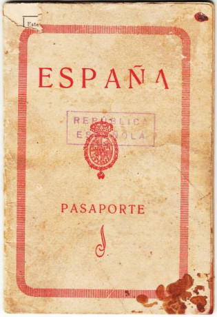  EN RECUERDO Y HOMENAJE A LOS QUE YA NO ESTÁN. 

Si pones en  GOOGLE   PASAPORTES EN LA MEMORIA  da igual 170