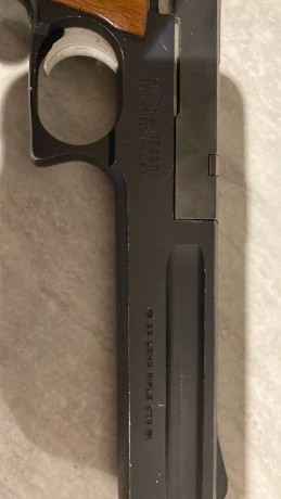 Por necesidad de hueco vendo Smith&Wesson  modelo 22 LR con un Cargador.
    Guiada en F , Desconozco 00