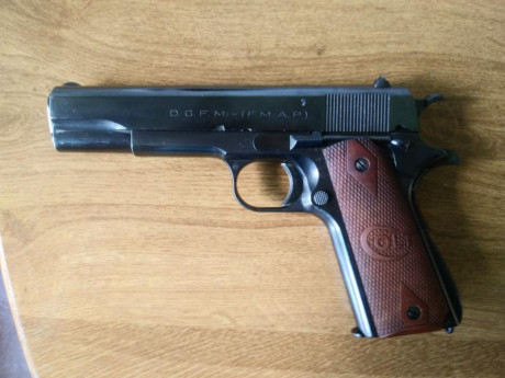 Vendo colt 45acp estado impecable.año 1957.600 euros 00
