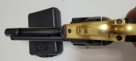 Vendo revolver cattleman Uberti 1873, avancarga calibre 44, muy poco uso, cañon de 5 1/2", matales 12