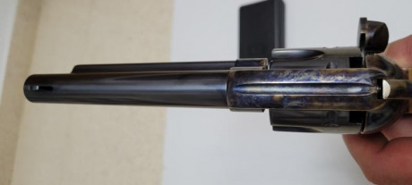Vendo revolver cattleman Uberti 1873, avancarga calibre 44, muy poco uso, cañon de 5 1/2", matales 10