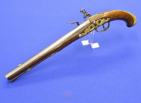 Voy a colocar unas fotos de un arma larga alemana de llave de mecha del siglo XVI. 91