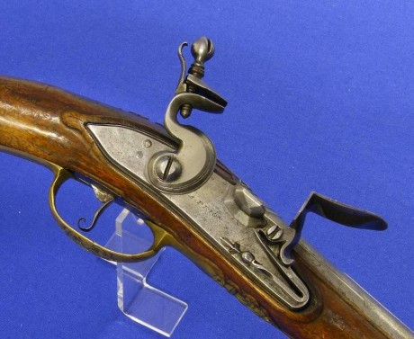 Voy a colocar unas fotos de un arma larga alemana de llave de mecha del siglo XVI. 102