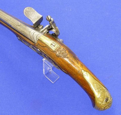Voy a colocar unas fotos de un arma larga alemana de llave de mecha del siglo XVI. 101