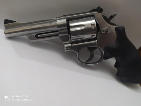Vendo revòlver de la marca Smith and Wesson  686-5 Plus de 4 pulgadas  calibre 357  Magnum y tambor de 02