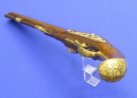Voy a colocar unas fotos de un arma larga alemana de llave de mecha del siglo XVI. 100